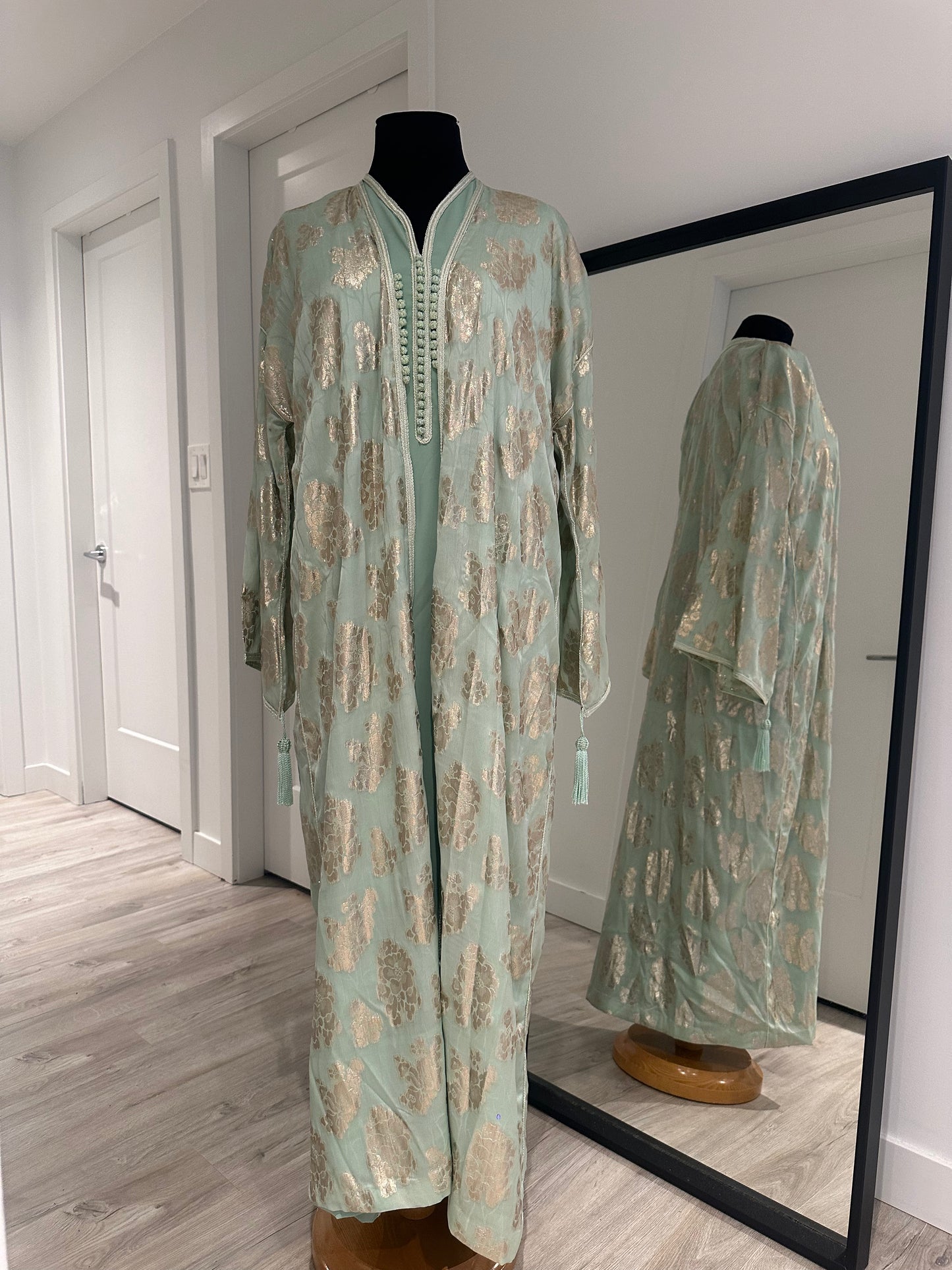 Aswat Kimono