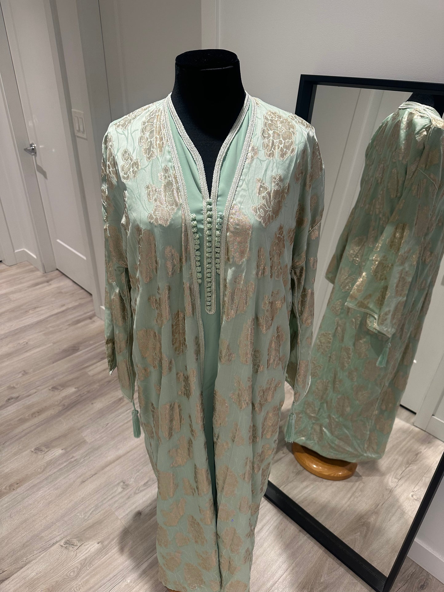 Aswat Kimono