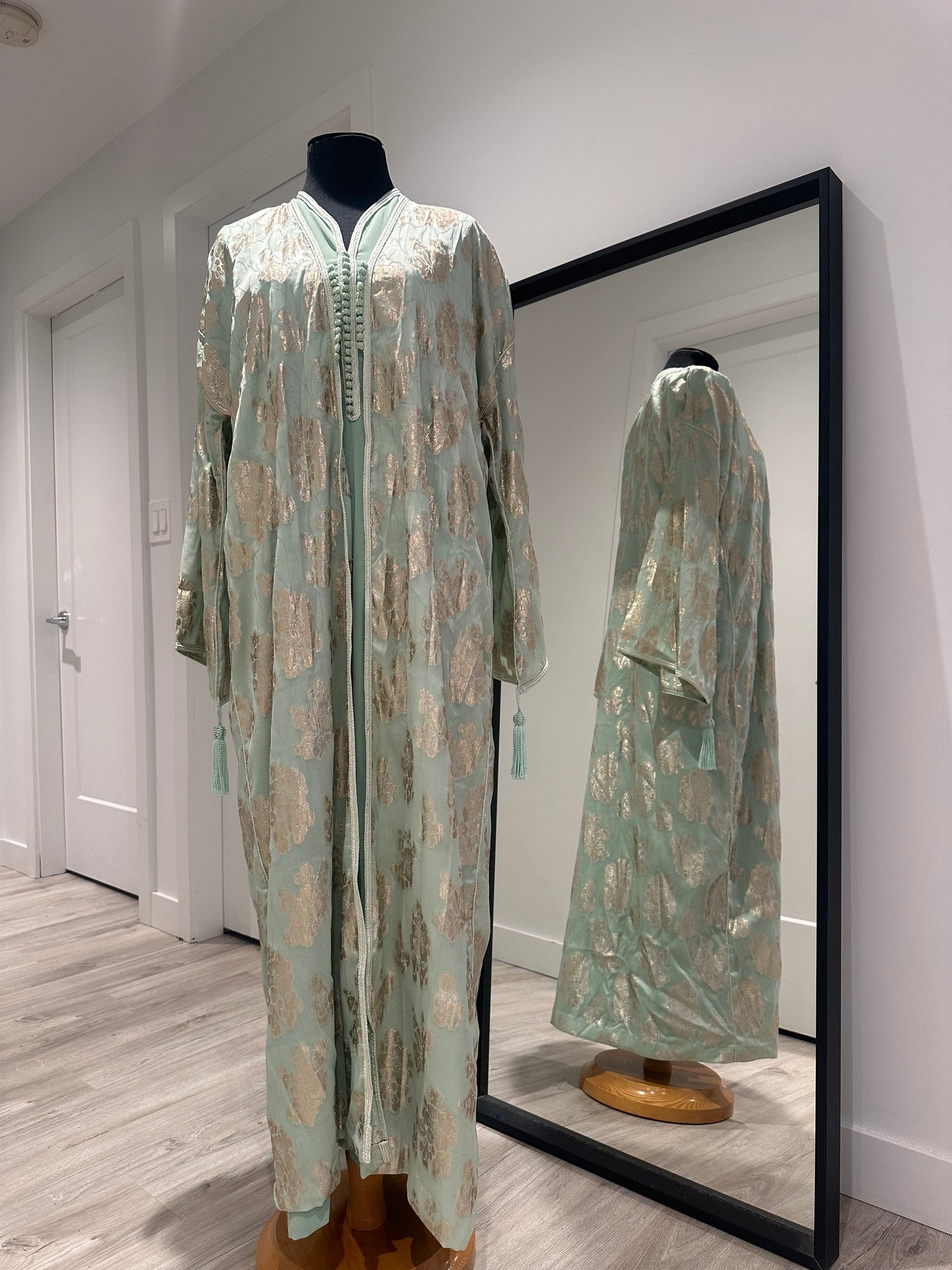 Aswat Kimono