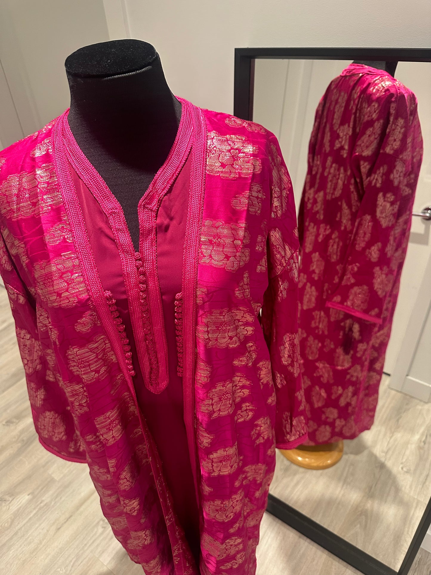 Aswat Kimono