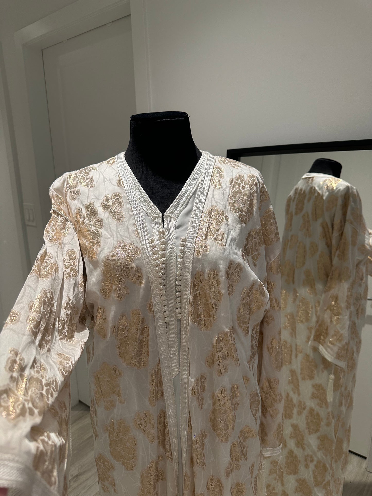 Aswat Kimono
