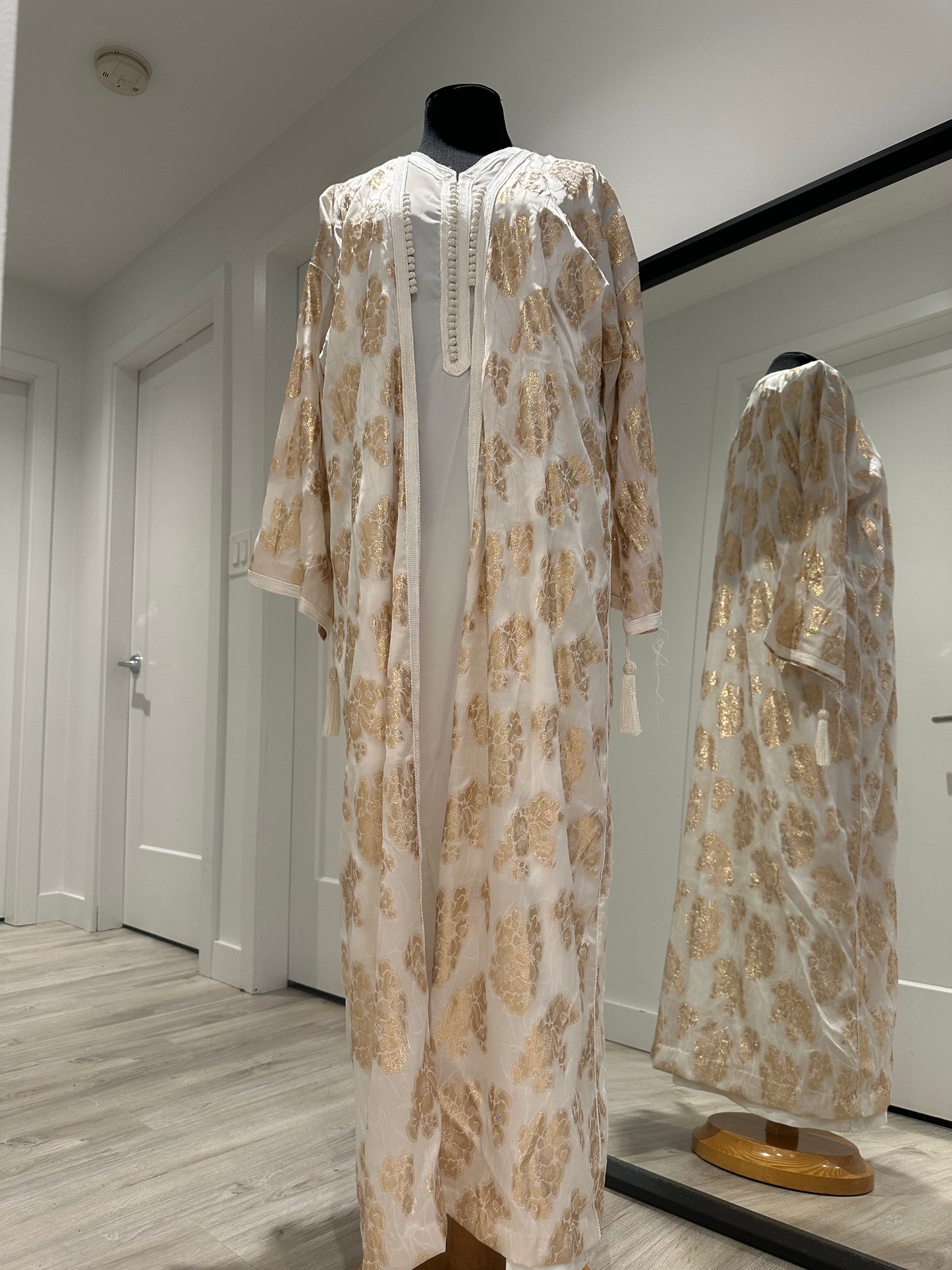Aswat Kimono
