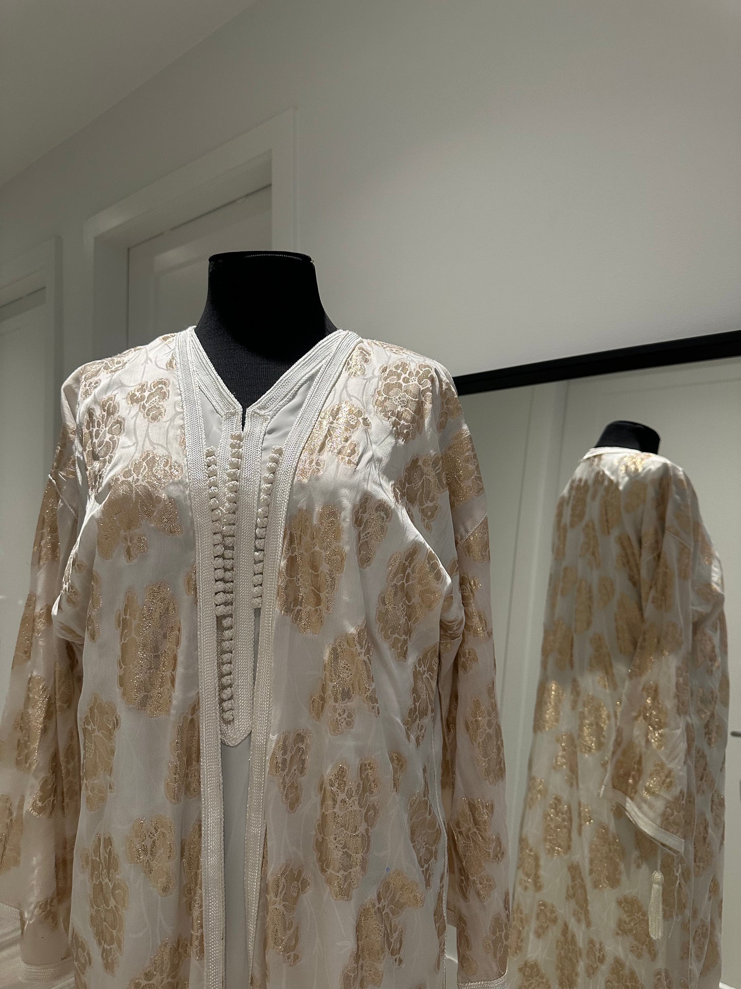 Aswat Kimono