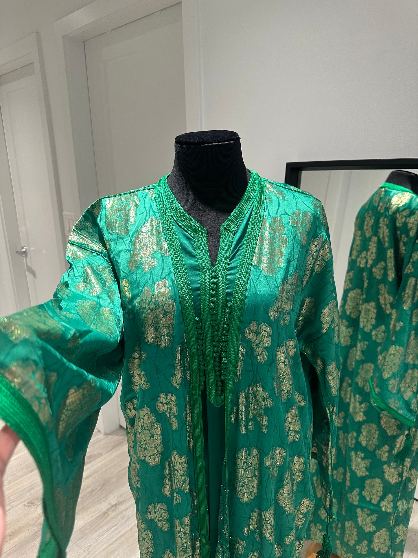 Aswat Kimono